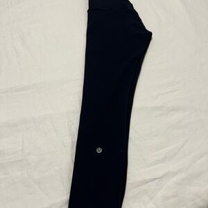 Lululemon Navy capris 
Wonder under